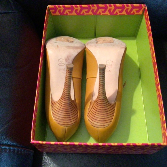 Tory Burch Golden Yellow High Heel Pump - Picture 3 of 8